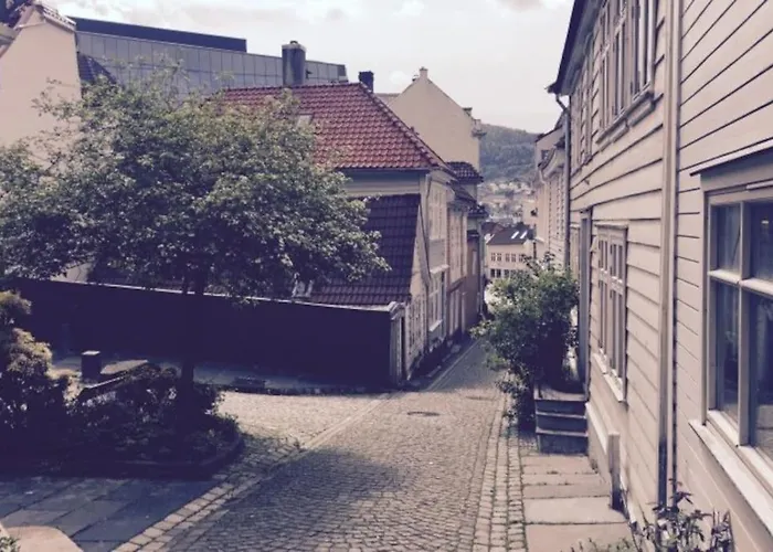 A Double Room - Not A Complete Apartment - Perfect Location For Exploring The City By Walking